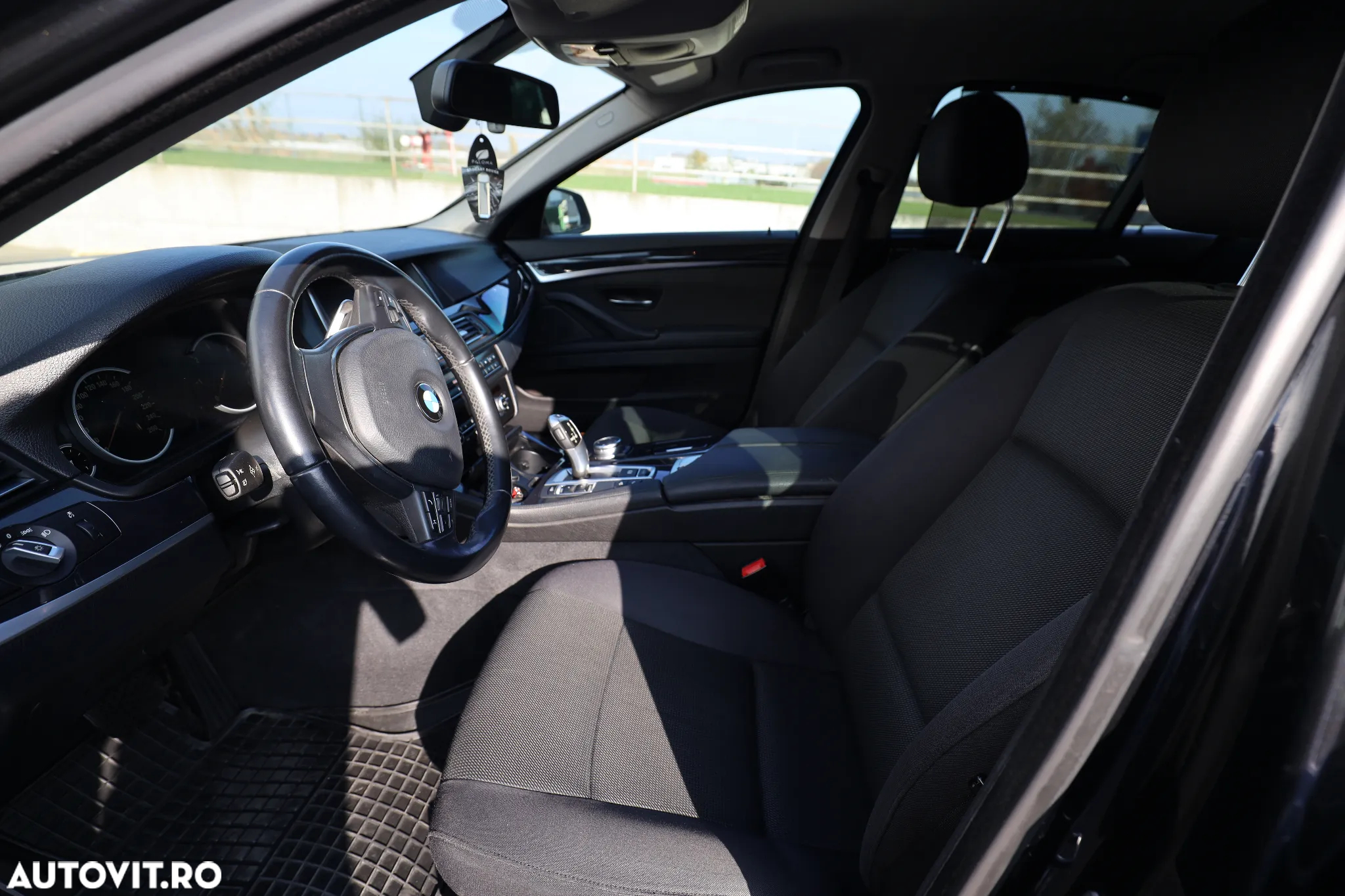 BMW Seria 5 520d xDrive AT - 17