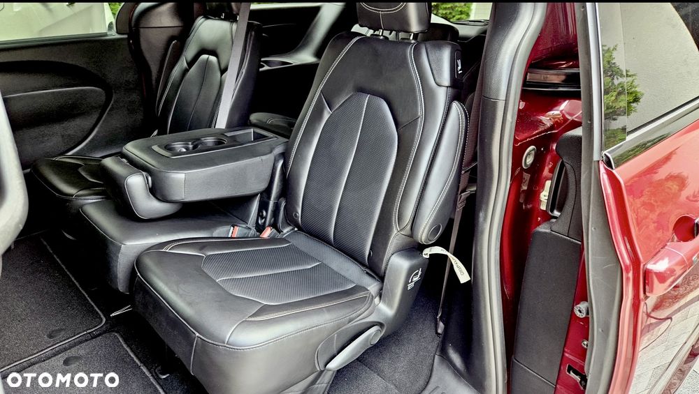 Chrysler Pacifica - 14