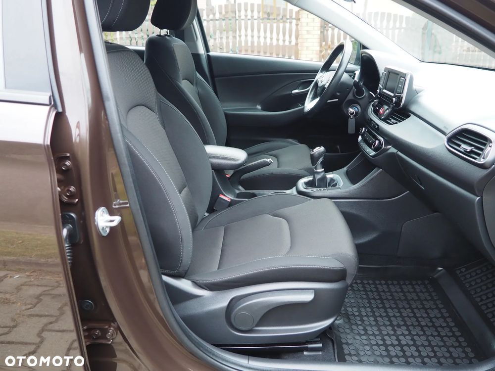 Hyundai i30 1.6 D Comfort - 27