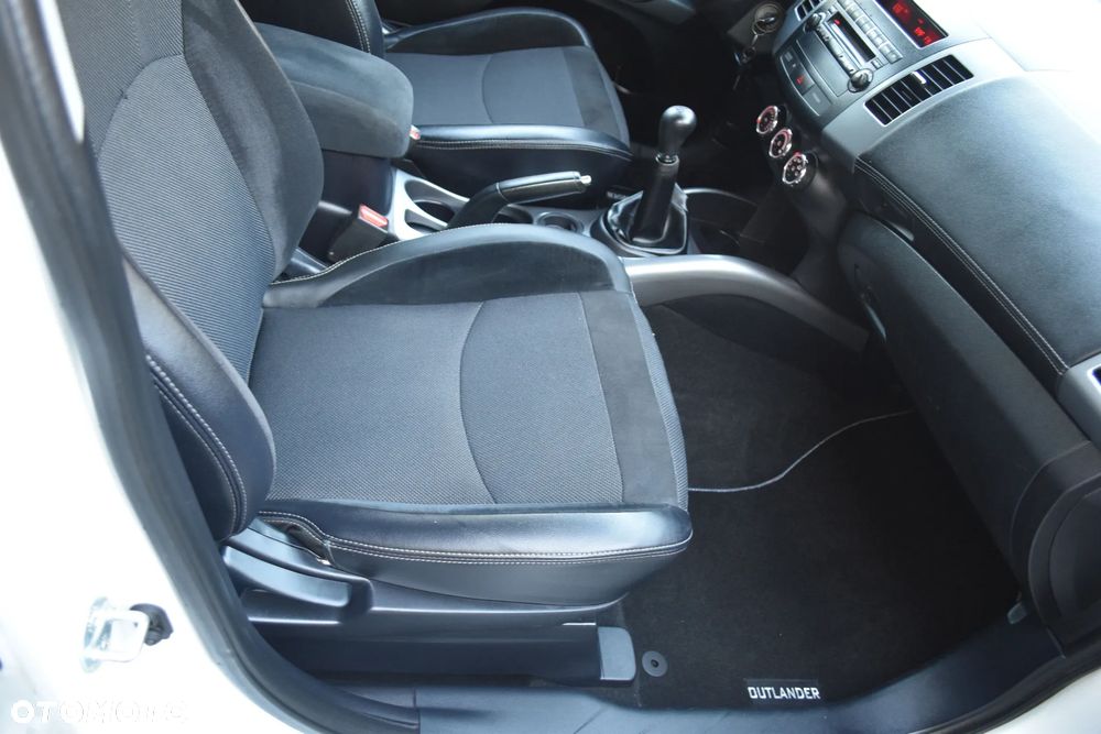 Mitsubishi Outlander 2.0 2WD Inform - 28