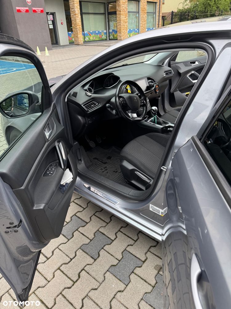Peugeot 308 - 8