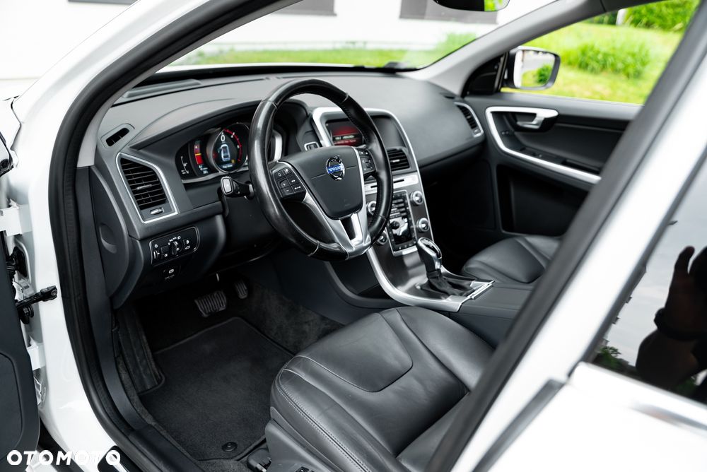 Volvo XC 60 D5 AWD Summum - 17
