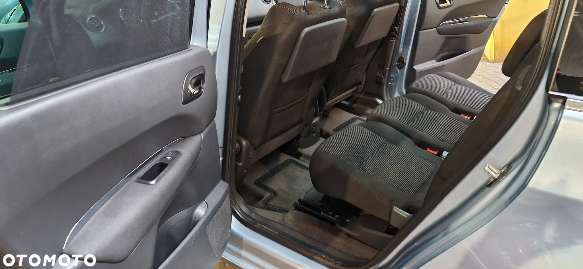 Peugeot 5008 HDI FAP 110 EGS6 Premium - 11