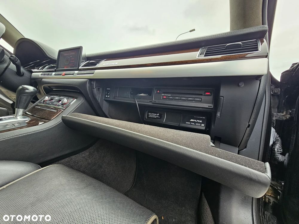 Audi A8 6.0 L Quattro - 21