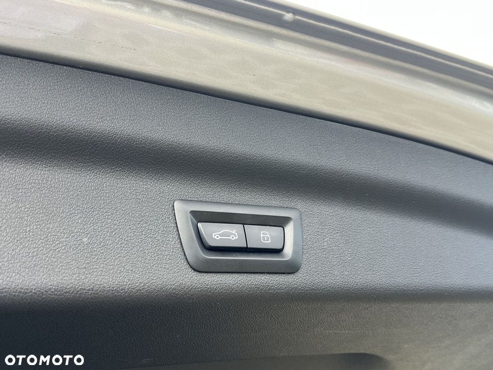 BMW X1 sDrive18i - 28