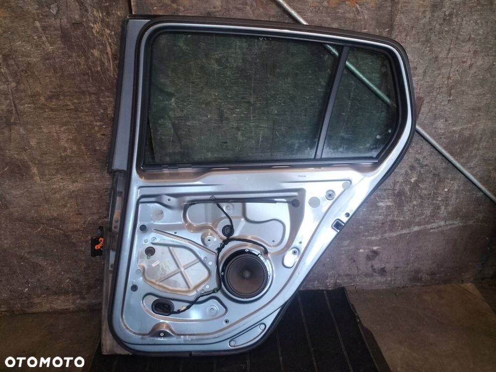 DRZWI KOMPLETNE PRAWY TYŁ VOLKSWAGEN GOLF V HB 5D LA7T - 7