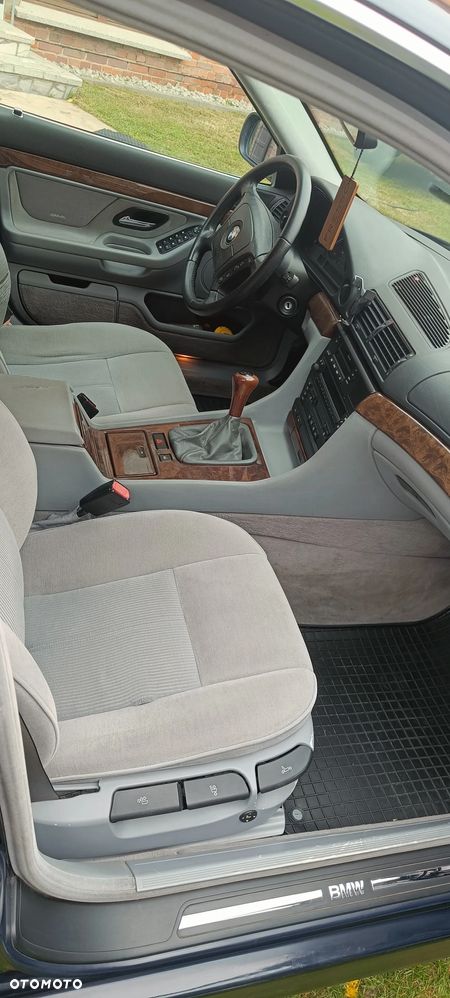 BMW Seria 7 - 16