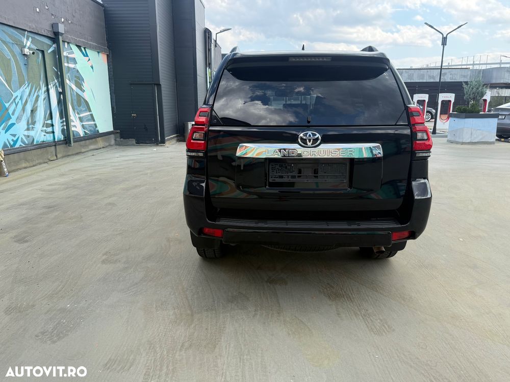 Toyota Land Cruiser 2.8l D-4D 204 CP A/T 7 locuri Luxury AVS Black - 4
