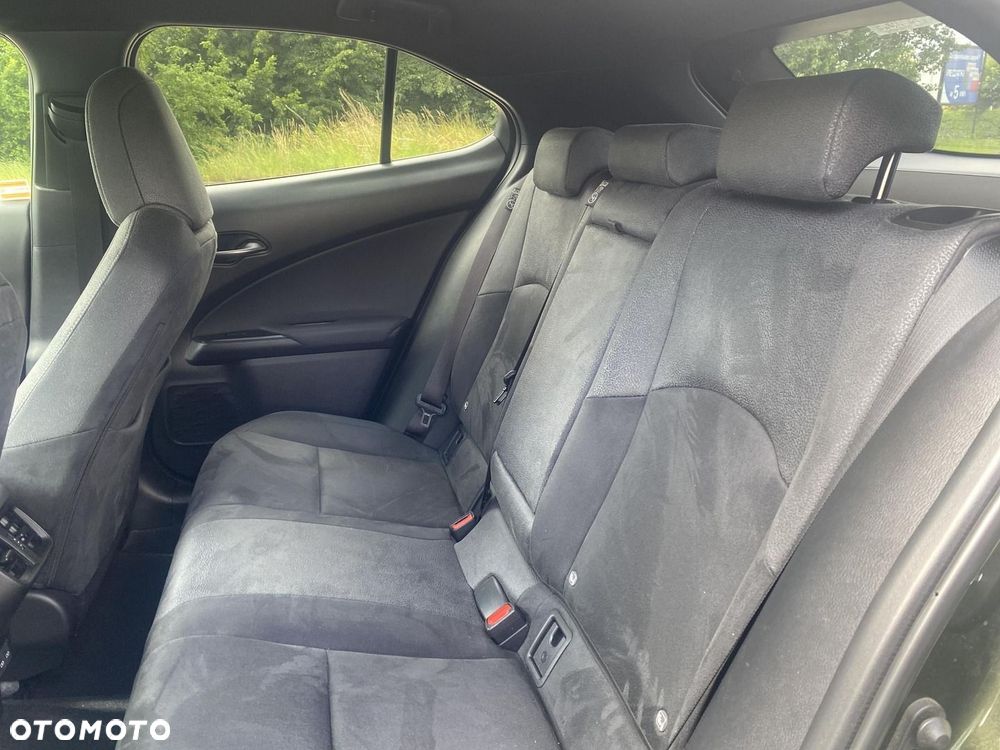 Lexus UX 300h Business - 15