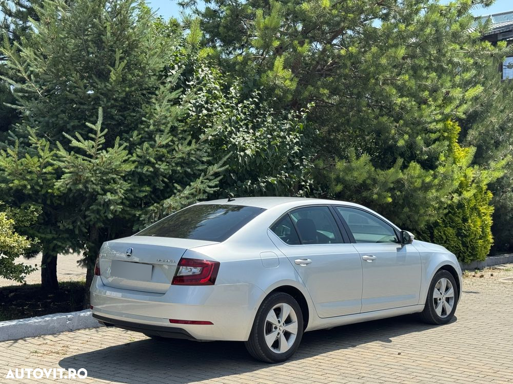 Skoda Octavia 2.0 TDI 150 CP DSG Sportline - 4