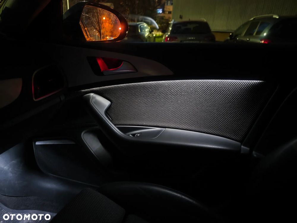 Audi A6 Avant 2.0 TDI Ultra S tronic - 25