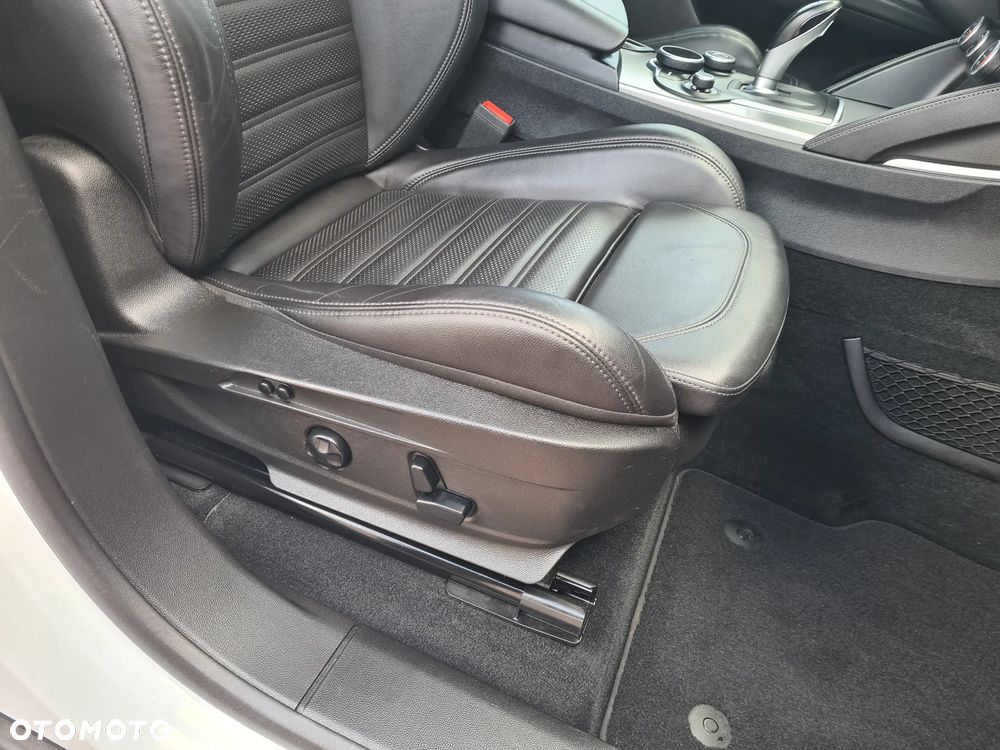 Alfa Romeo Stelvio 2.0 Turbo B-Tech Edition Q4 - 30