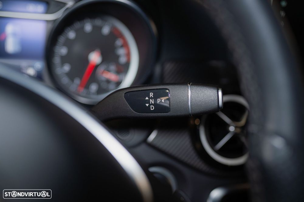 Mercedes-Benz GLA 200 - 35