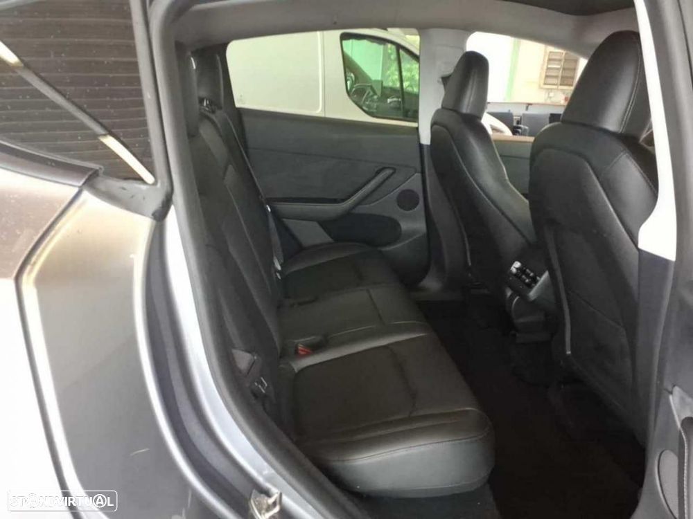 Tesla Model Y Performance Dual Motor AWD - 4