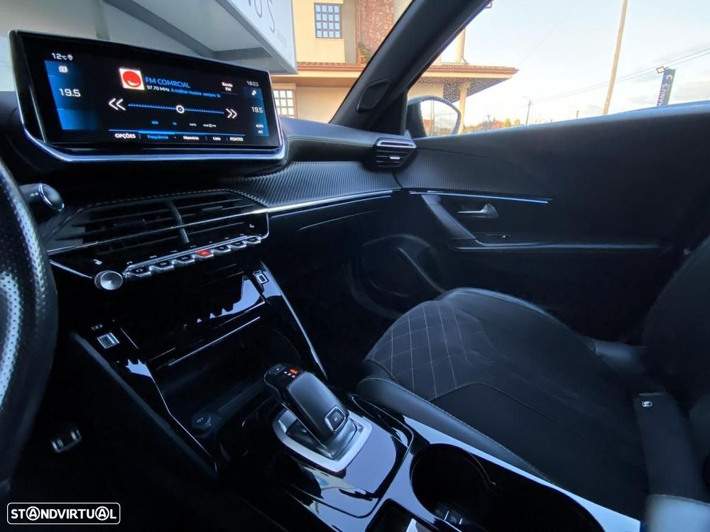 Peugeot 2008 1.2 PureTech GT EAT8 - 6