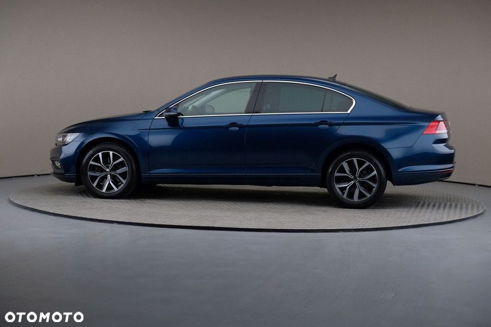 Volkswagen Passat - 4