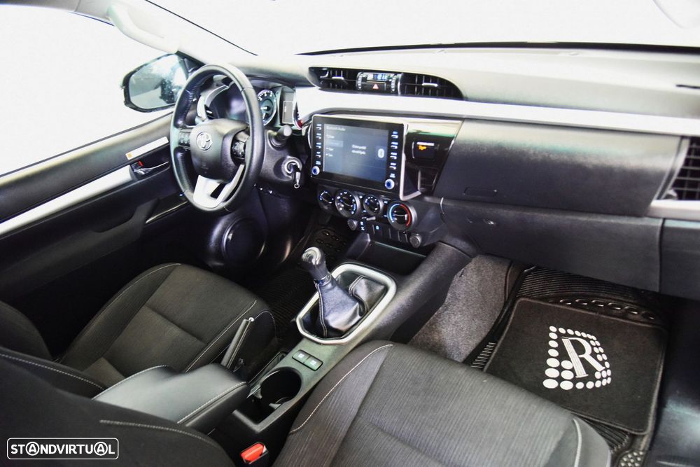 Toyota Hilux - 33