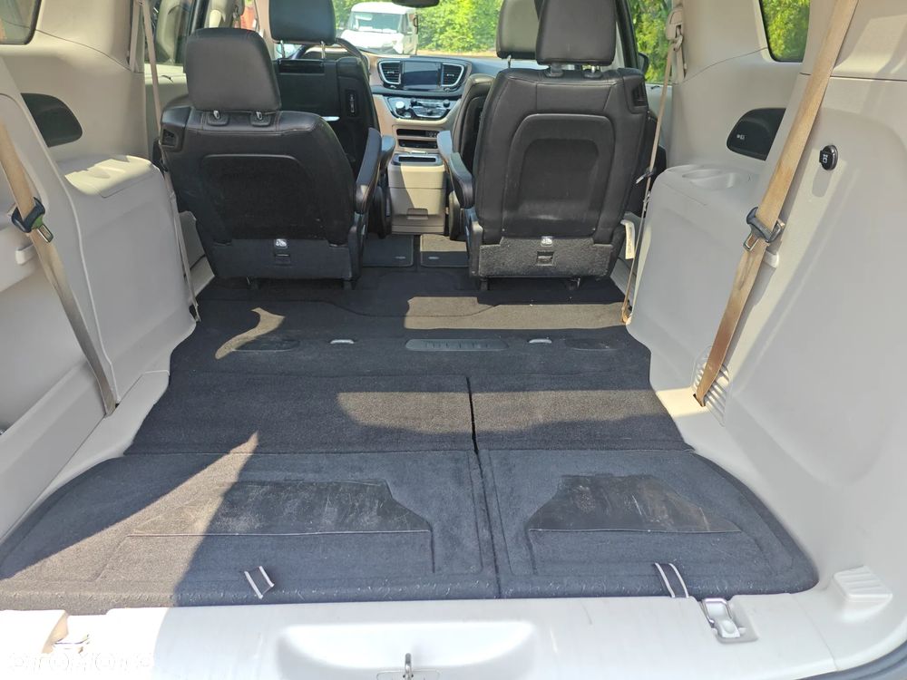 Chrysler Pacifica - 14