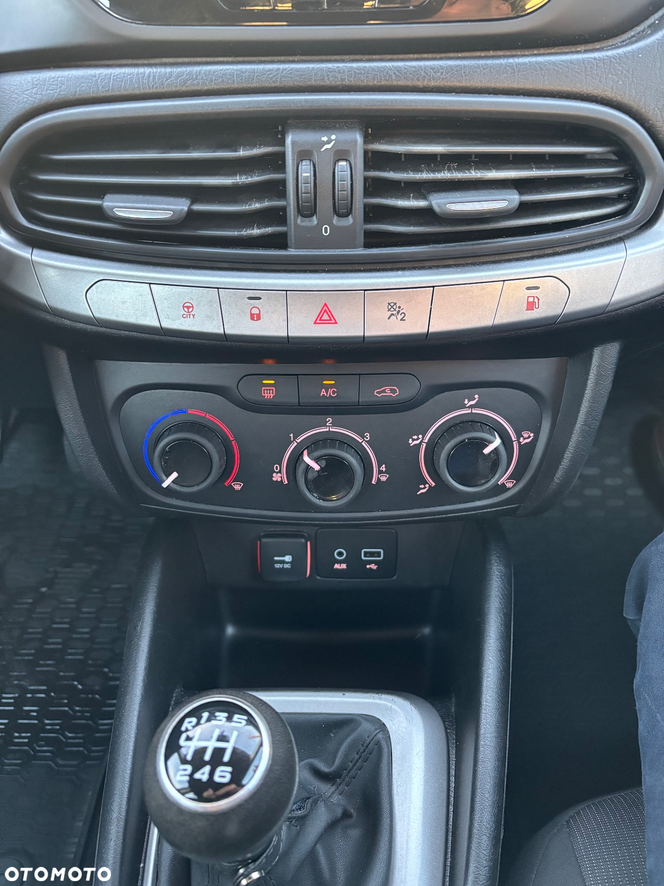 Fiat Tipo 1.4 T-Jet 16v Lounge - 25
