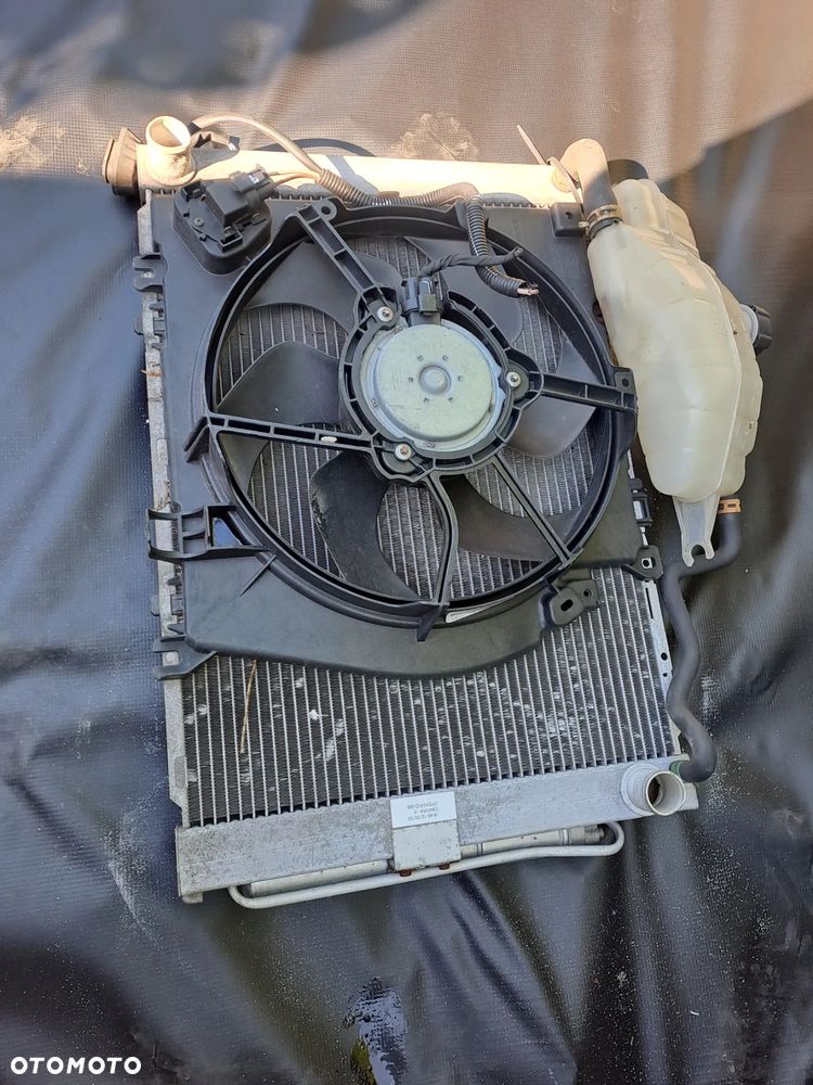 Renault Clio III 1.2 chłodnice wentylator 8200688375 8200688390 - 1