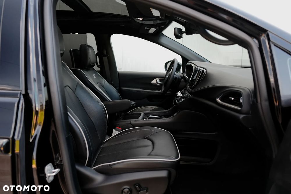 Chrysler Pacifica - 14