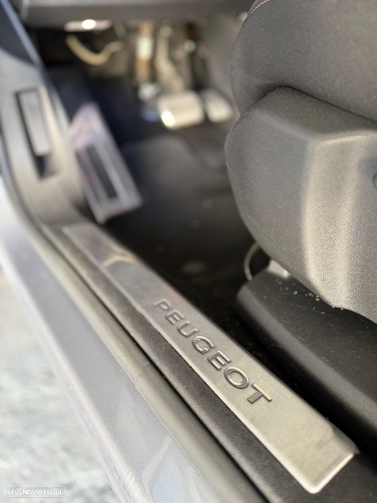 Peugeot 3008 1.2 PureTech GT Line EAT8 - 19