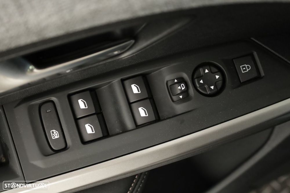 Peugeot 3008 1.2 Hybrid Allure e-DCS6 - 20