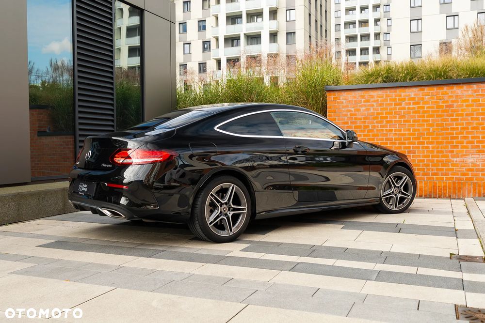 Mercedes-Benz Klasa C 300 4MATIC 9G-TRONIC - 32