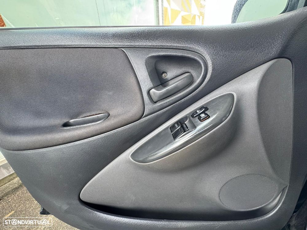 Toyota Yaris 1.0 Sol - 6