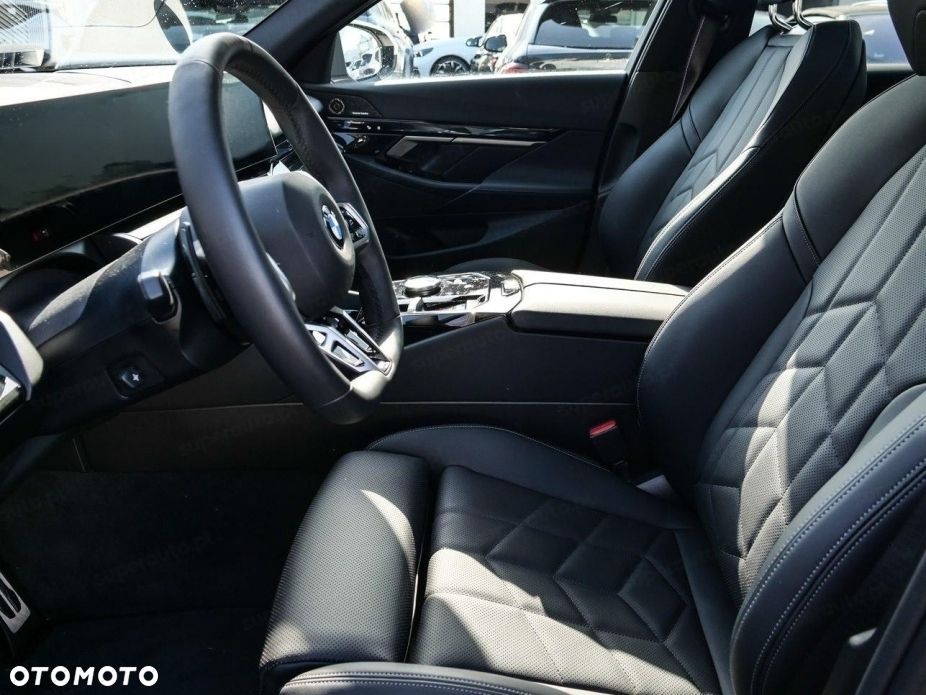 BMW Seria 5 520d xDrive mHEV M Sport - 8