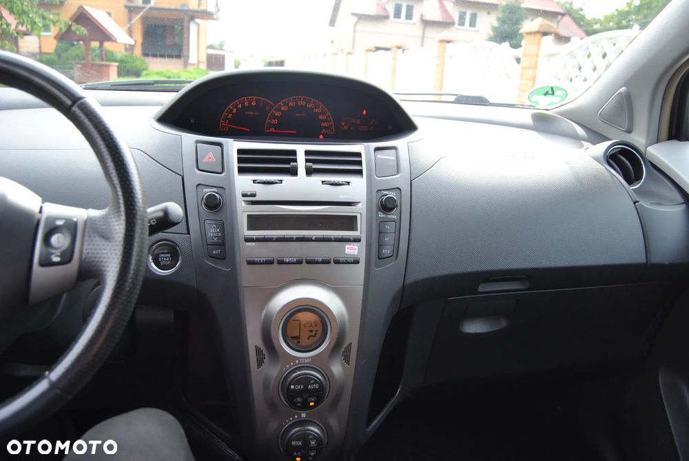 Toyota Yaris 1.33 VVT-i Executive - 13