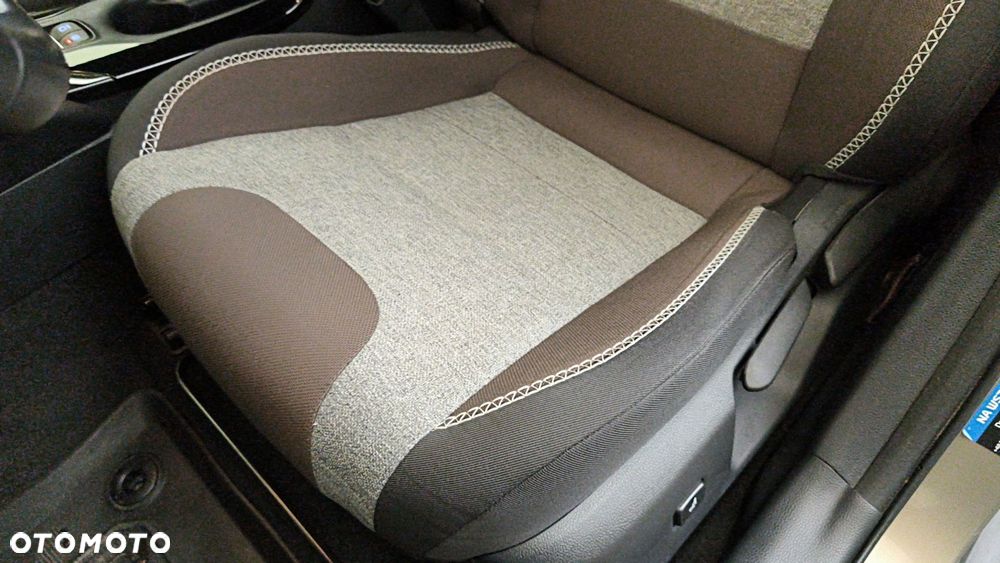 Toyota Corolla 2.0 Hybrid Trek - 18