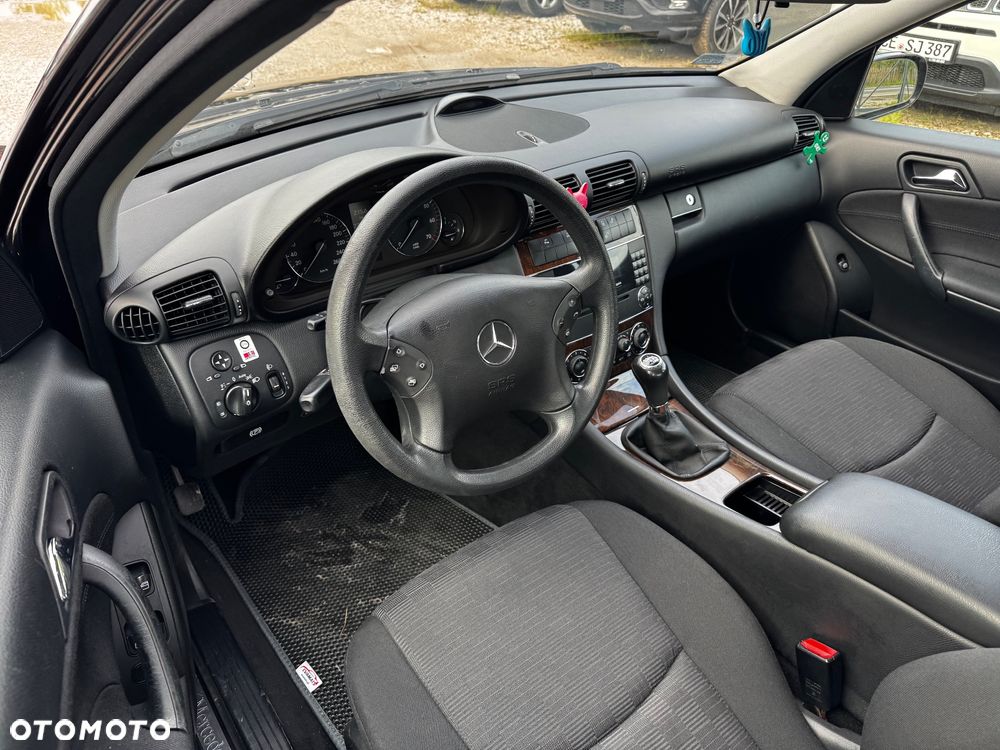 Mercedes-Benz Klasa C 180 Kompressor Avantgarde - 35