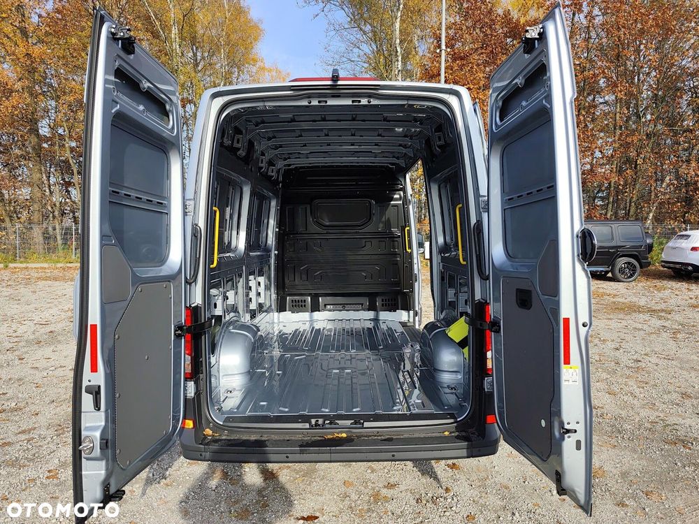 Volkswagen Crafter 35 furgon 177km Automat 3640 - 13