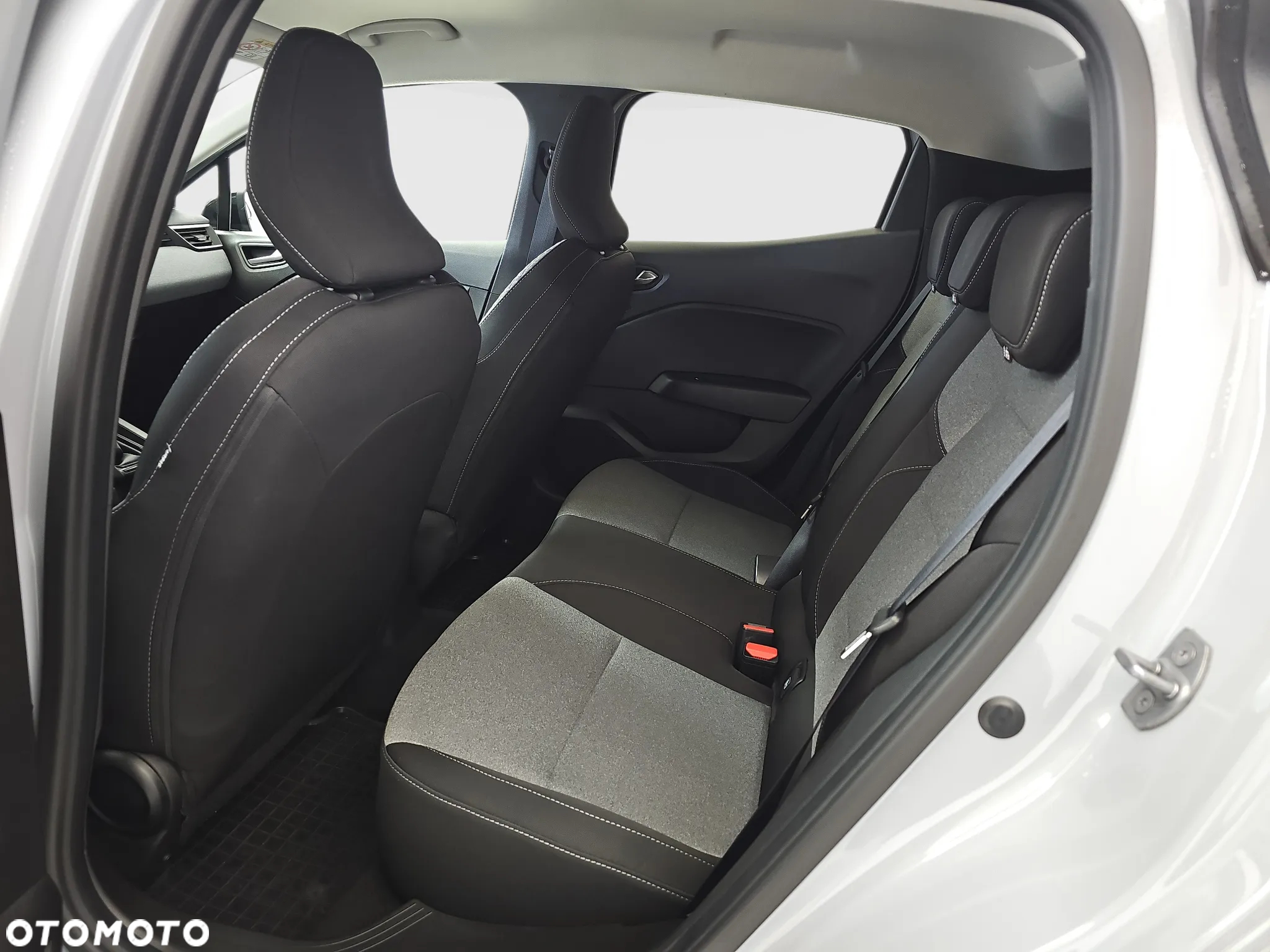 Renault Clio 1.0 TCe Evolution - 23