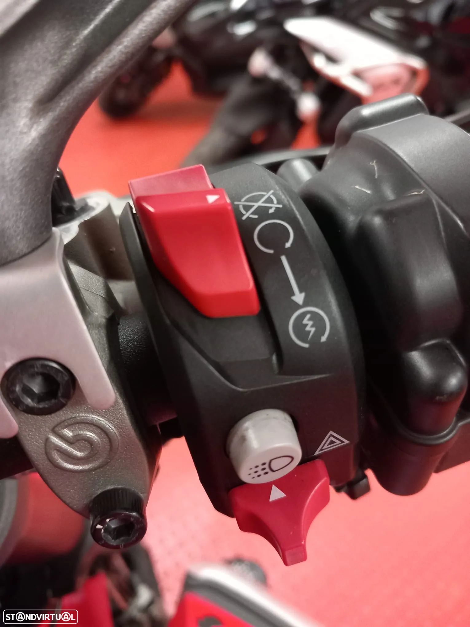 Ducati Monster + 2023 - 9