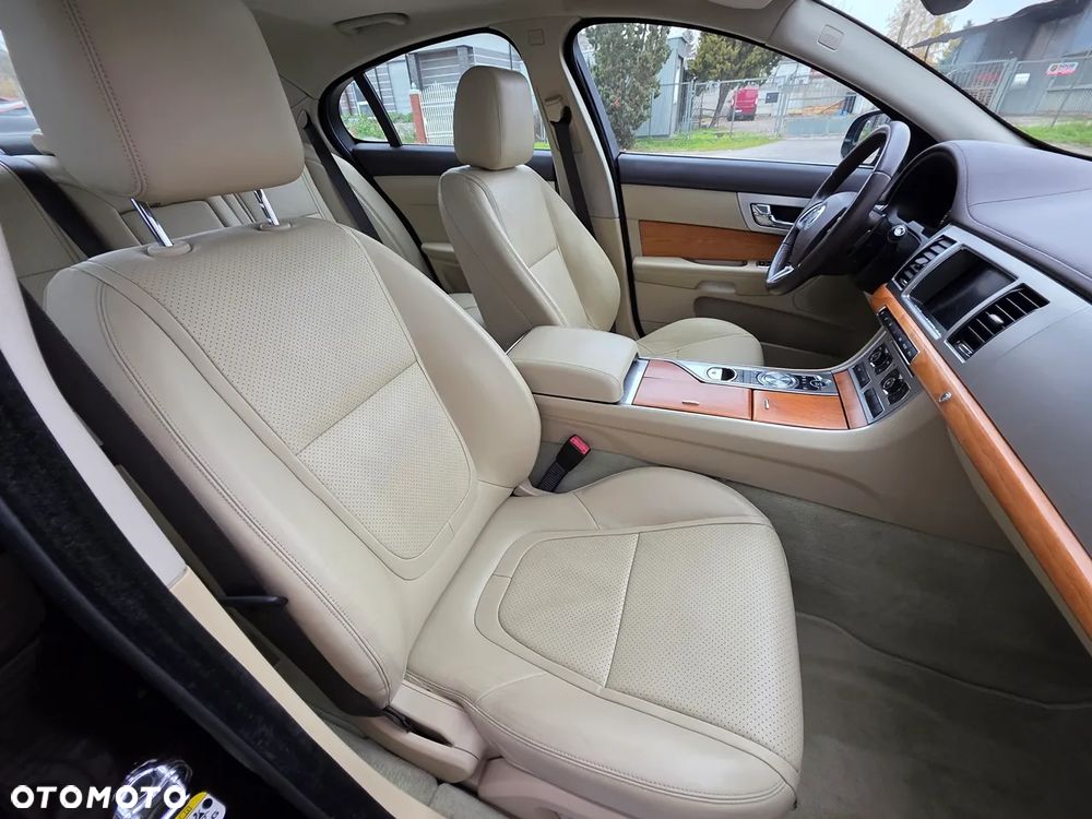 Jaguar XF 3.0 T R-Sport - 18