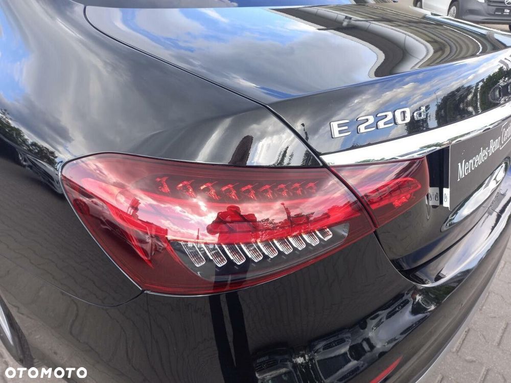 Mercedes-Benz Klasa E 220 d 4-Matic AMG/Avantgarde - 13