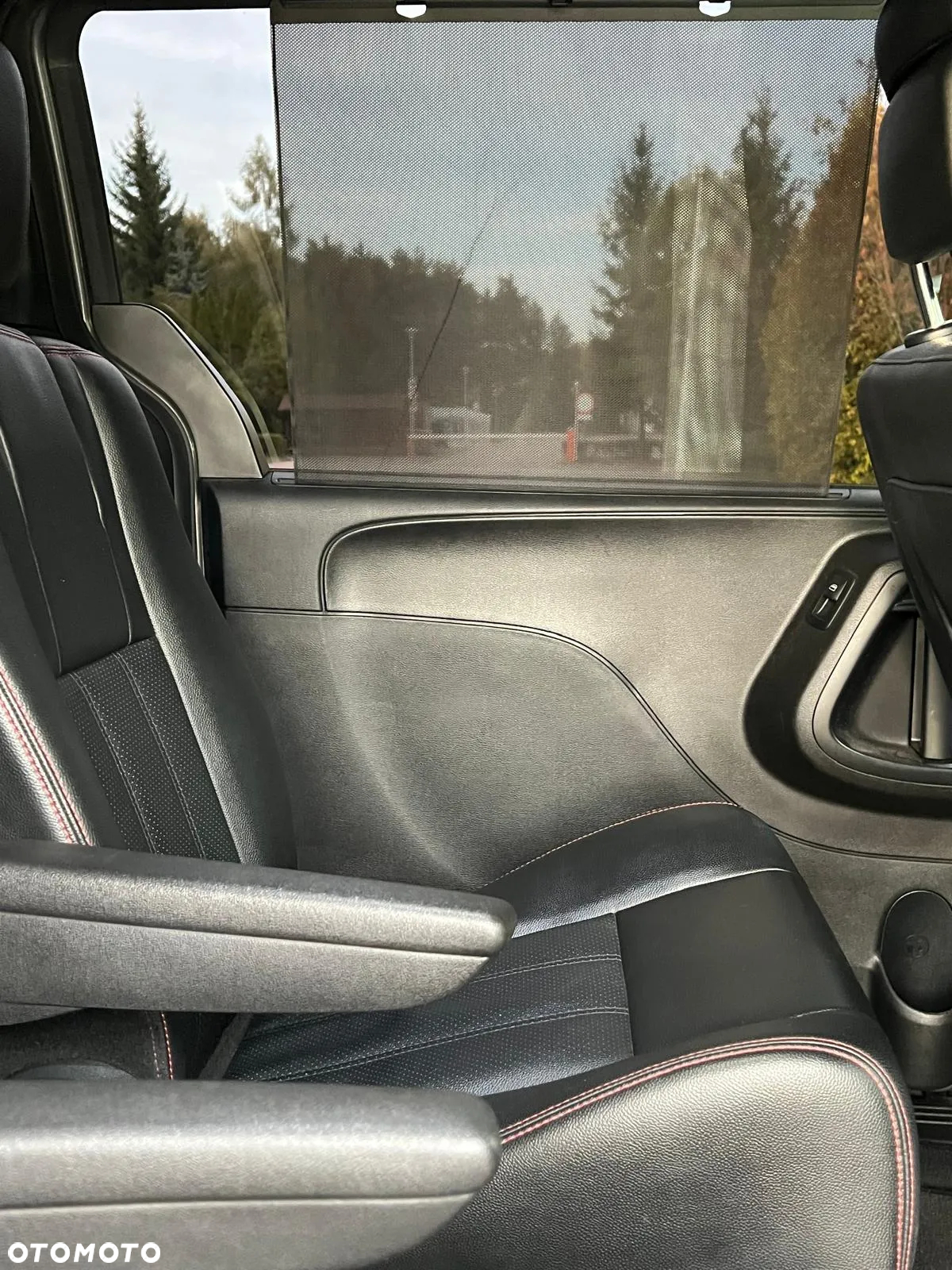 Dodge Grand Caravan - 26