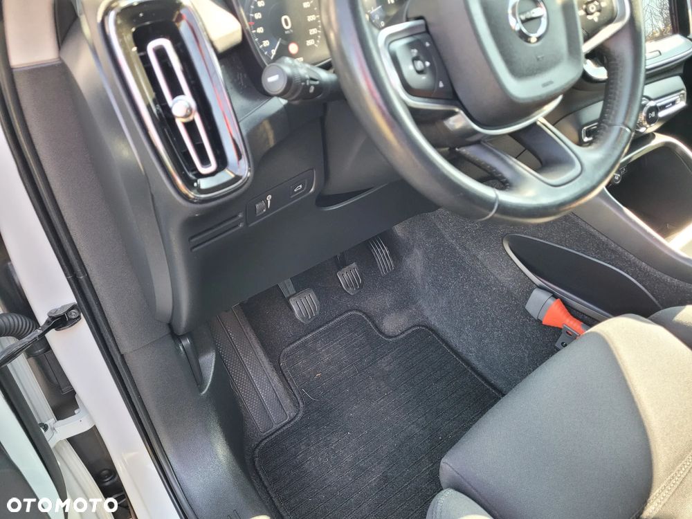 Volvo XC 40 T2 Momentum - 26