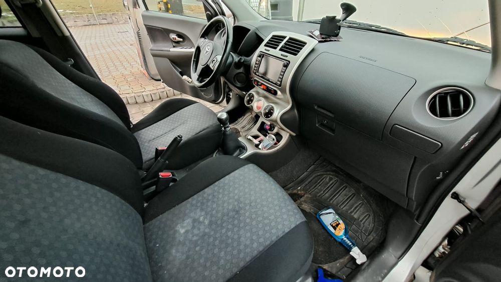 Toyota Urban Cruiser 1.4 D-4D Sol 4x4 - 18