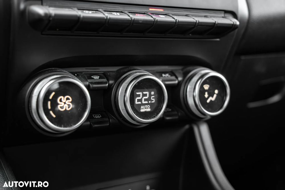 Renault Captur MHEV 140 Techno - 12