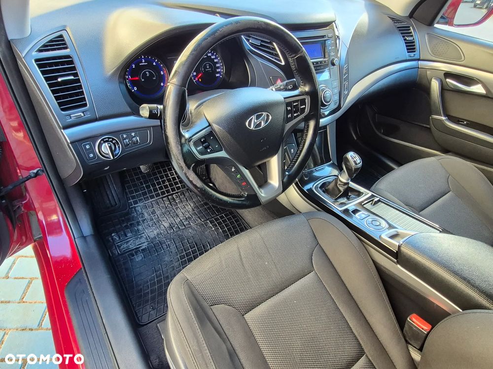 Hyundai i40 1.7 CRDi Comfort + - 18