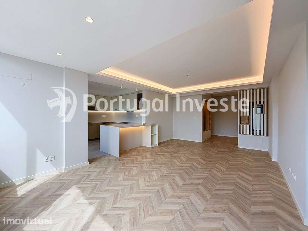 Apartamento de 5 Assoalhadas Totalmente Remodelado com Arrecadação ... - Grande imagem: 5/38