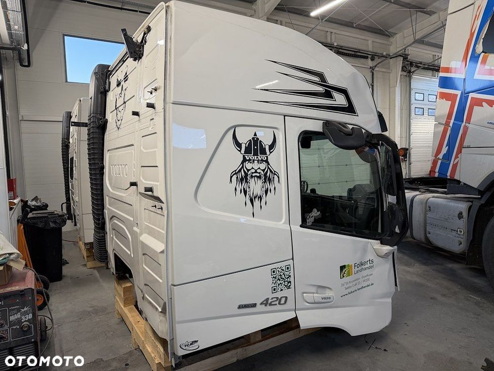 KABINA KOMPLETNA VOLVO GLOBETROTTER FM5 EURO6 - 4