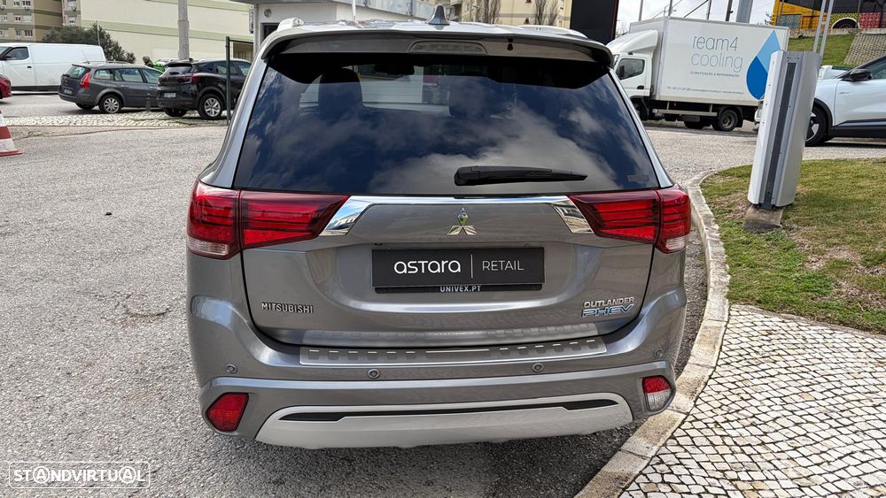 Mitsubishi Outlander - 4