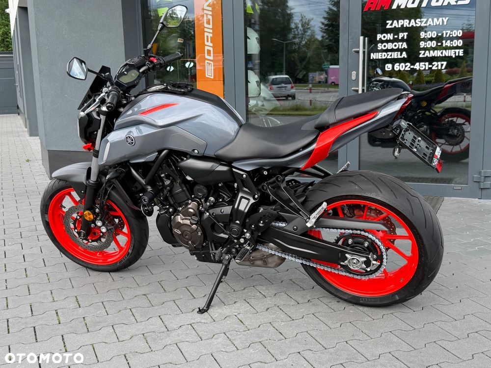 Yamaha MT - 28