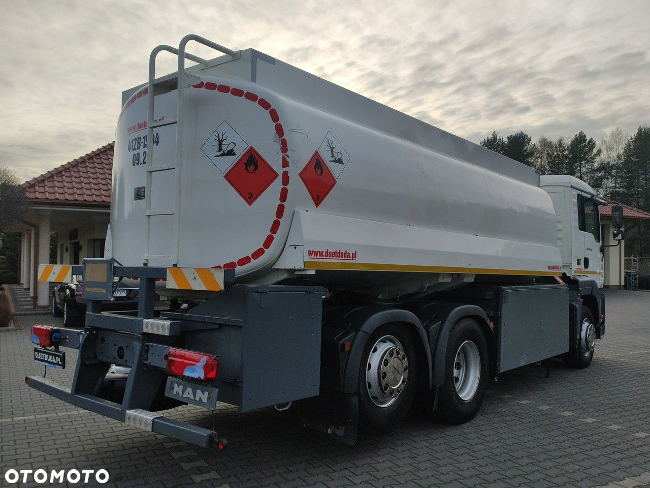 MAN TGA 26.310 Autocysterna z Dystrybucją - 9