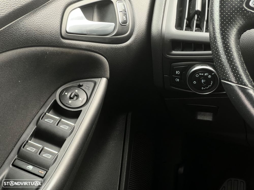 Ford Focus SW 1.5 TDCi ST-Line - 19