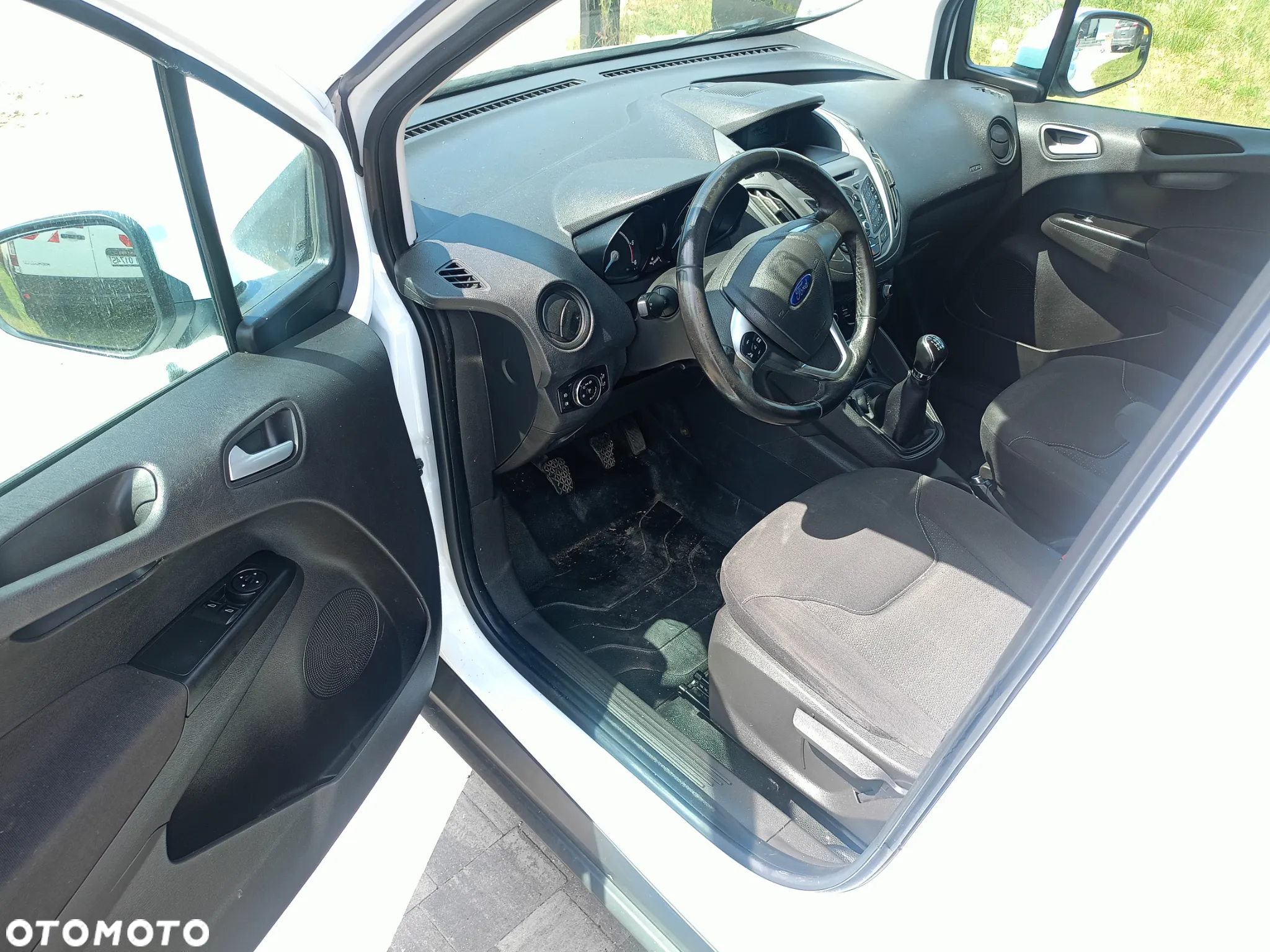 Ford courier - 29